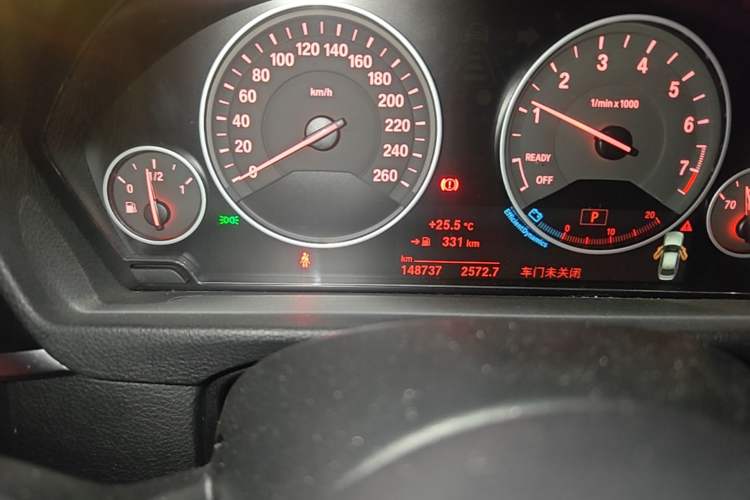 Used BMW 3 Series 2019 320Li Fashion Model Odometer Close Up