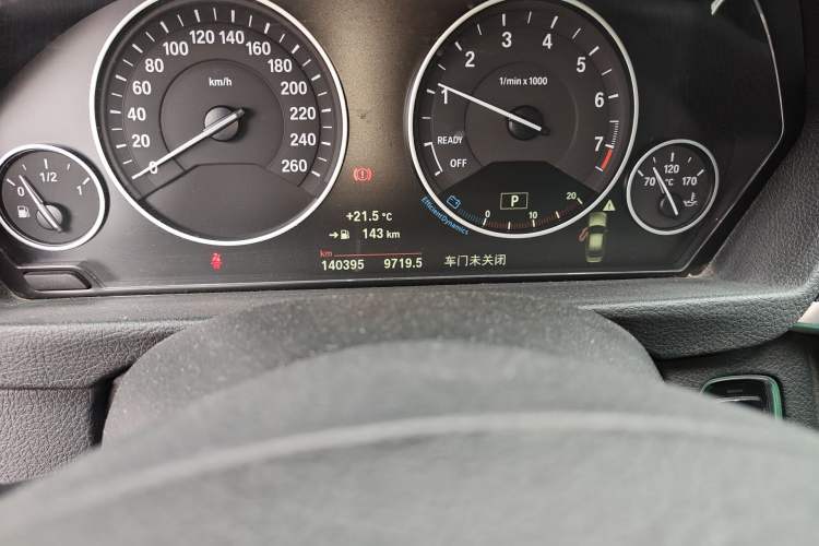 Used BMW 3 Series 2019 320Li Fashion Model Odometer Close Up