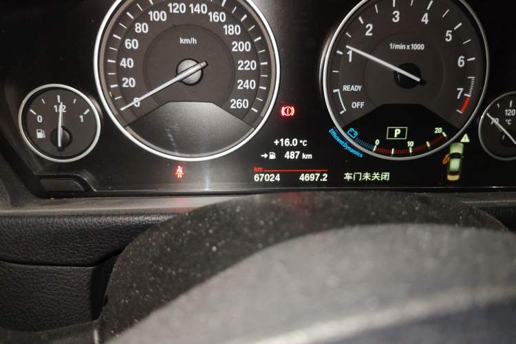 Used BMW 3 Series 2019 320Li Fashion Model Odometer Close Up