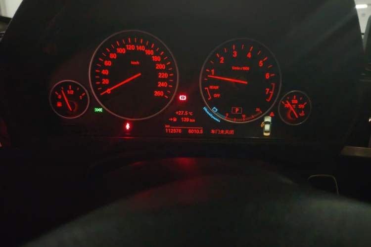 Used BMW 3 Series 2019 320Li xDrive Fashion Model Odometer Close Up