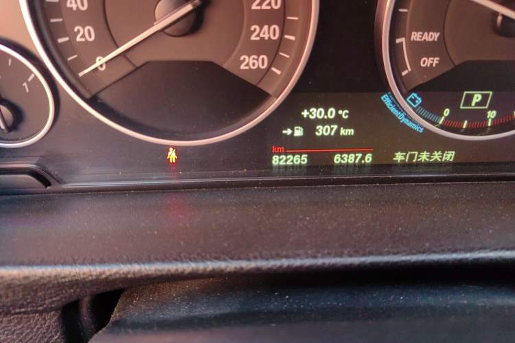 Used BMW 3 Series 2019 320Li Fashion Model Odometer Close Up