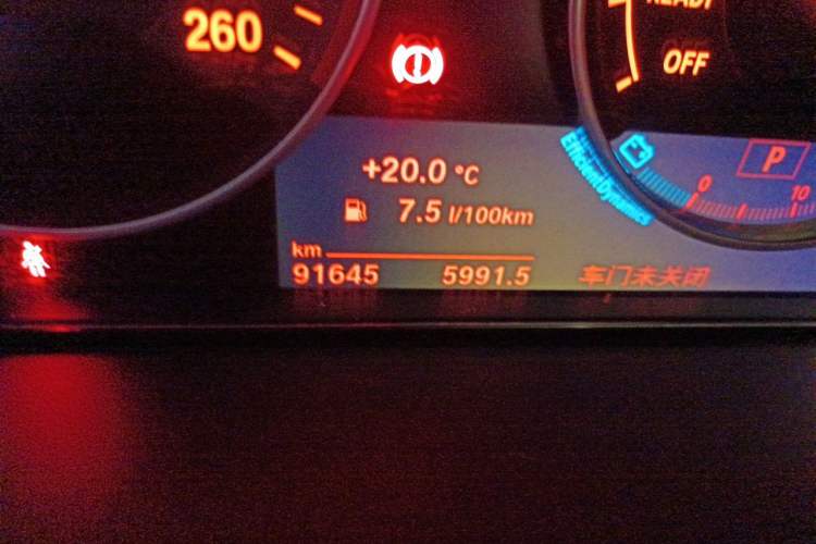 Used BMW 3 Series 2019 320Li Fashion Model Odometer Close Up