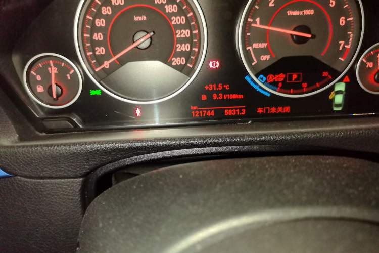 Used BMW 3 Series 2019 320i M Sport Package Odometer Close Up