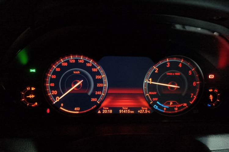 Used BMW 3 Series 2019 320Li Fashion Model Odometer Close Up