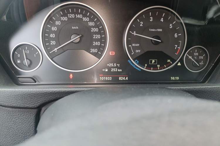 Used BMW 3 Series 2019 320Li xDrive Fashion Model Odometer Close Up
