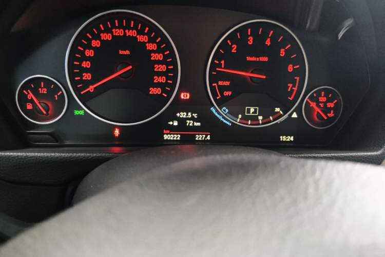 Used BMW 3 Series 2019 320Li Fashion Model Odometer Close Up