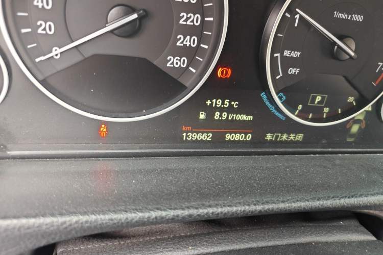 Used BMW 3 Series 2019 320Li xDrive Fashion Model Odometer Close Up