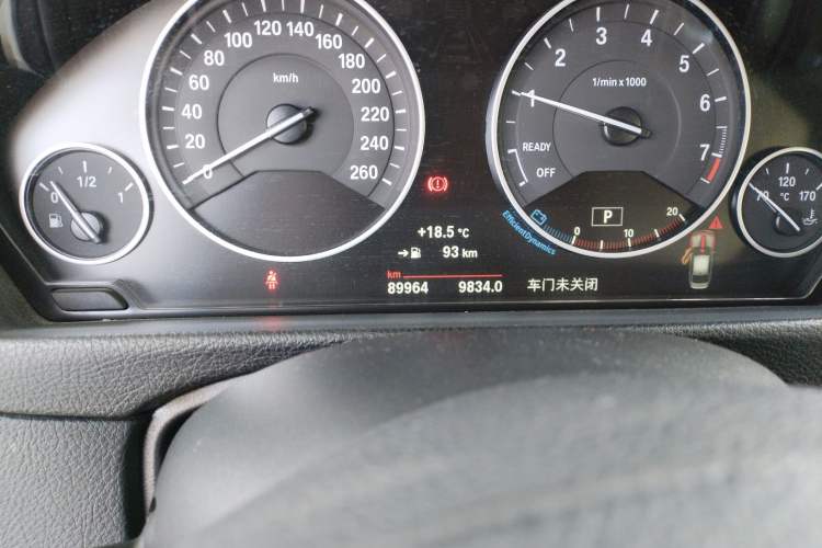 Used BMW 3 Series 2019 320Li Fashion Model Odometer Close Up