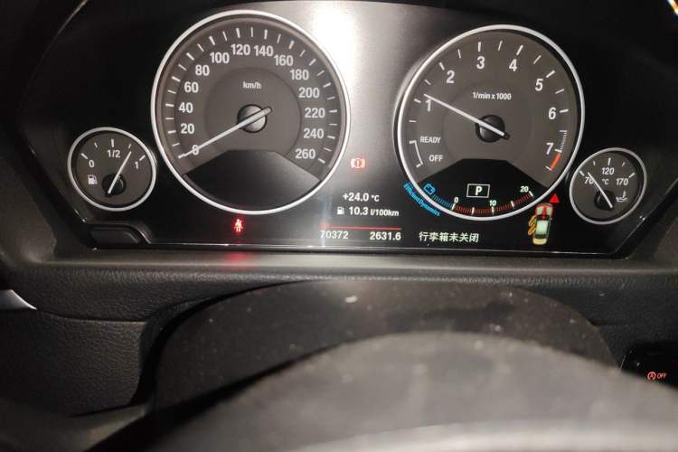 Used BMW 3 Series 2019 320Li Fashion Model Odometer Close Up