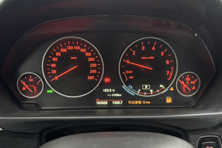Used BMW 3 Series 2019 320Li Fashion Model Odometer Close Up