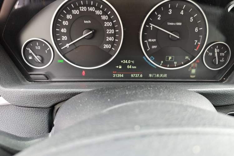 Used BMW 3 Series 2019 320Li Fashion Model Odometer Close Up