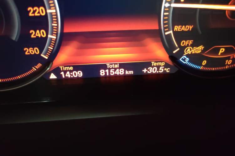 Used BMW 3 Series 2019 320Li Fashion Model Odometer Close Up
