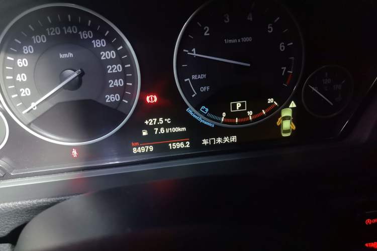 Used BMW 3 Series 2019 320Li Fashion Model Odometer Close Up