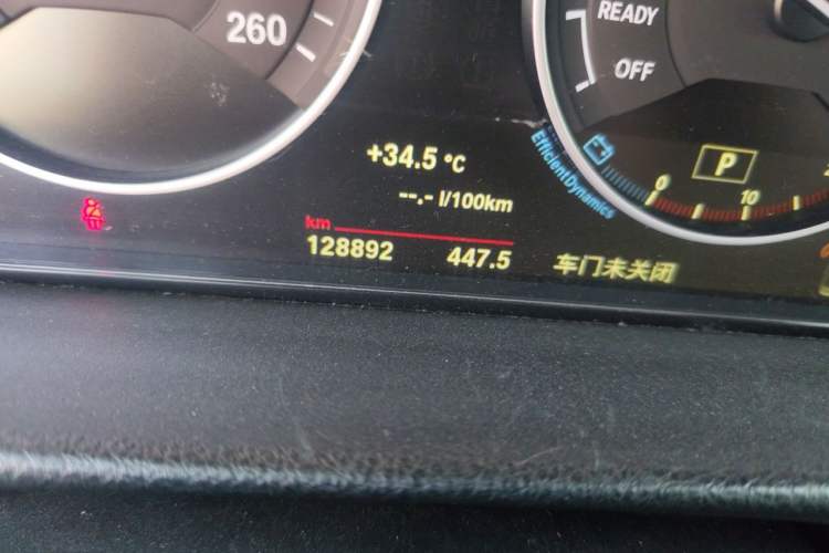 Used BMW 3 Series 2019 320Li Fashion Model Odometer Close Up