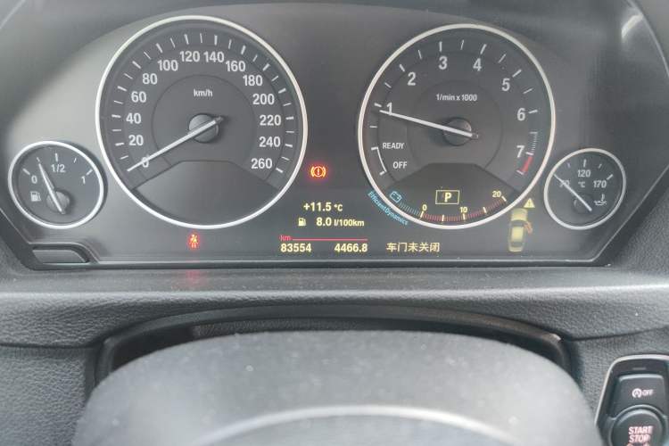 Used BMW 3 Series 2019 320Li Fashion Model Odometer Close Up