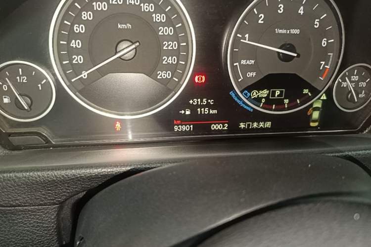 Used BMW 3 Series 2019 320Li Fashion Model Odometer Close Up