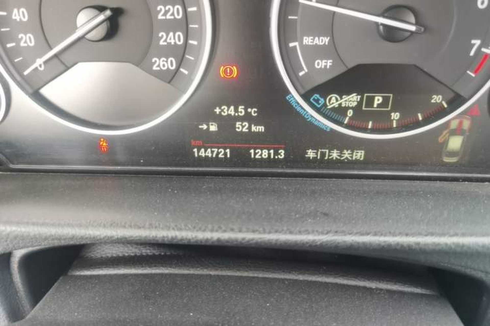 Used BMW 3 Series 2019 320Li Fashion Model Odometer Close Up