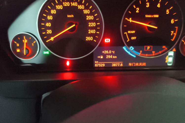 Used BMW 3 Series 2019 320Li Fashion Model Odometer Close Up