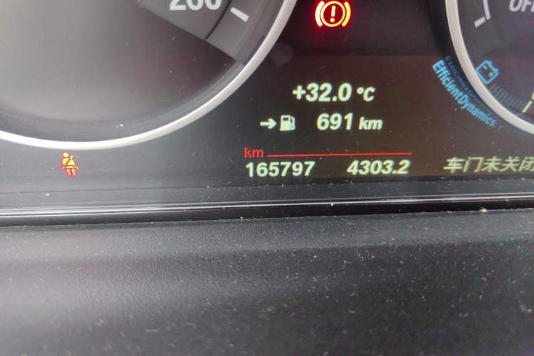 Used BMW 3 Series 2019 320Li Fashion Model Odometer Close Up