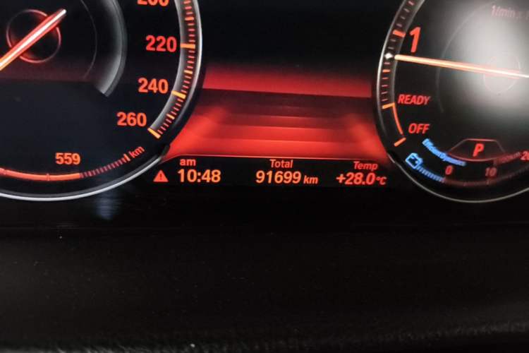 Used BMW 3 Series 2019 320Li Fashion Model Odometer Close Up