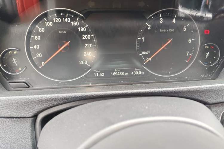 Used BMW 3 Series 2019 320Li M Sport Package Odometer Close Up