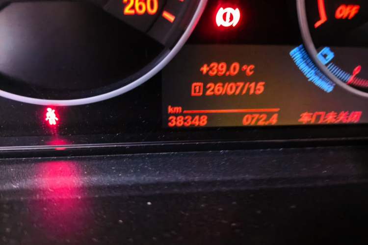 Used BMW 3 Series 2019 320Li Fashion Model Odometer Close Up