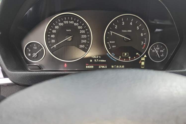 Used BMW 3 Series 2019 320Li xDrive Fashion Model Odometer Close Up