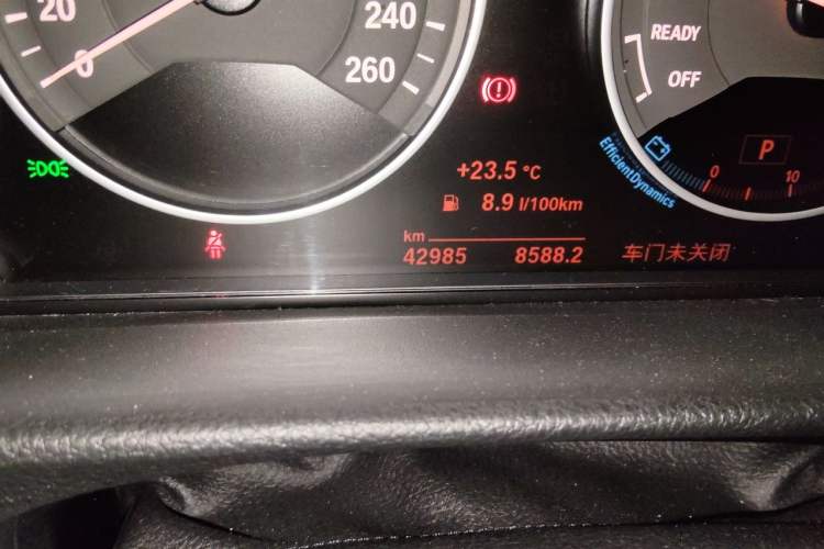 Used BMW 3 Series 2019 320Li Fashion Model Odometer Close Up