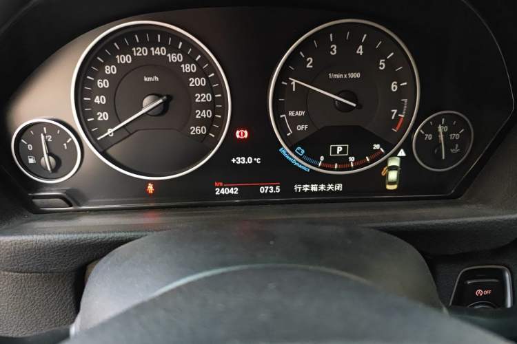 Used BMW 3 Series 2019 320Li Fashion Model Odometer Close Up
