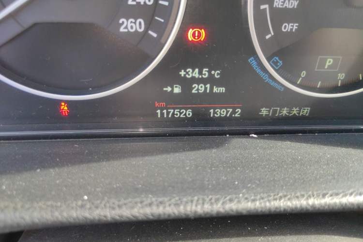 Used BMW 3 Series 2019 320Li Fashion Model Odometer Close Up
