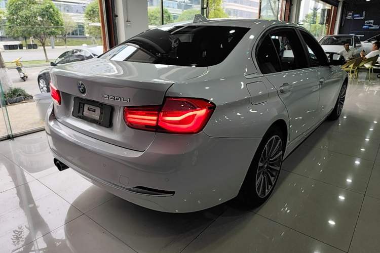 Used BMW 3 Series 2019 320Li Fashion Model Rear Right 45 Deg