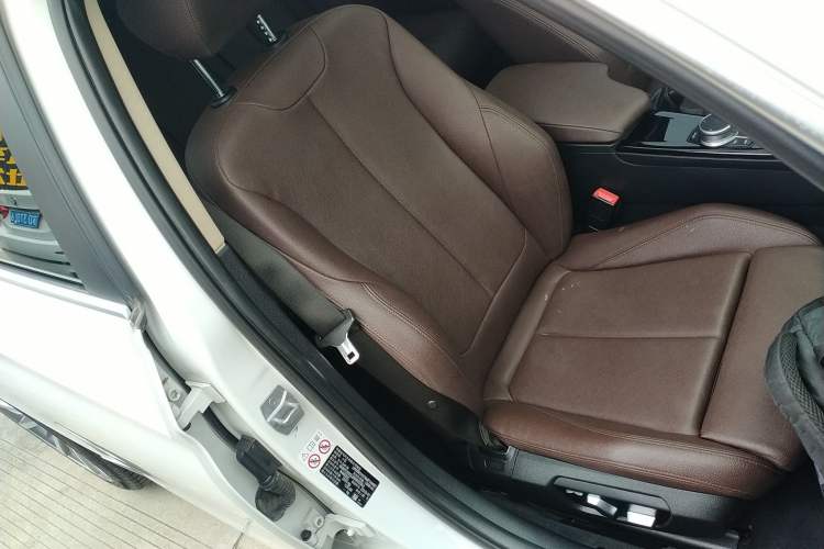Used BMW 3 Series 2019 320Li Fashion Model Right Front Seat