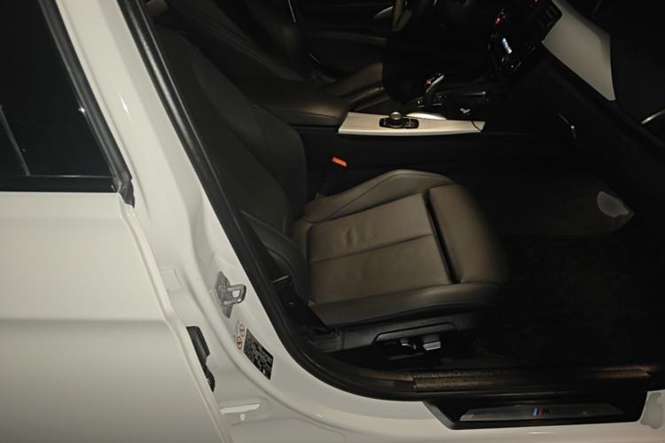 Used BMW 3 Series 2019 320i M Sport Package Right Front Seat