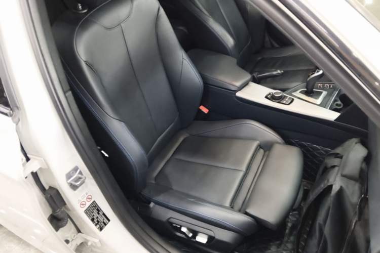Used BMW 3 Series 2019 320i M Sport Package Right Front Seat