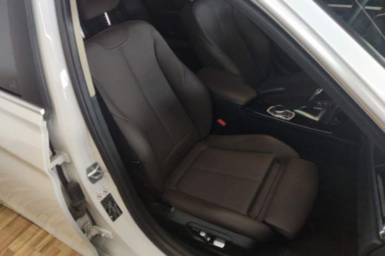 Used BMW 3 Series 2019 320Li Fashion Model Right Front Seat