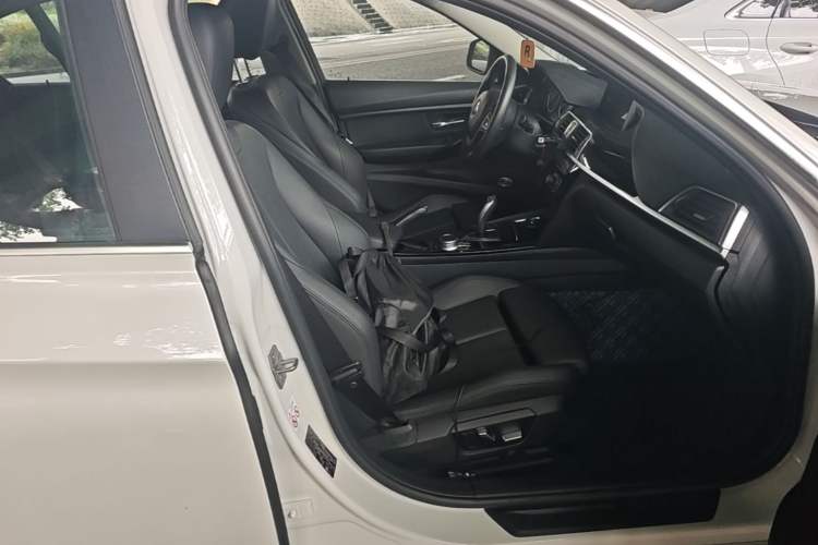 Used BMW 3 Series 2019 320Li Fashion Model Right Front Seat