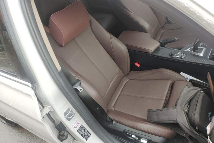 Used BMW 3 Series 2019 320Li Fashion Model Right Front Seat