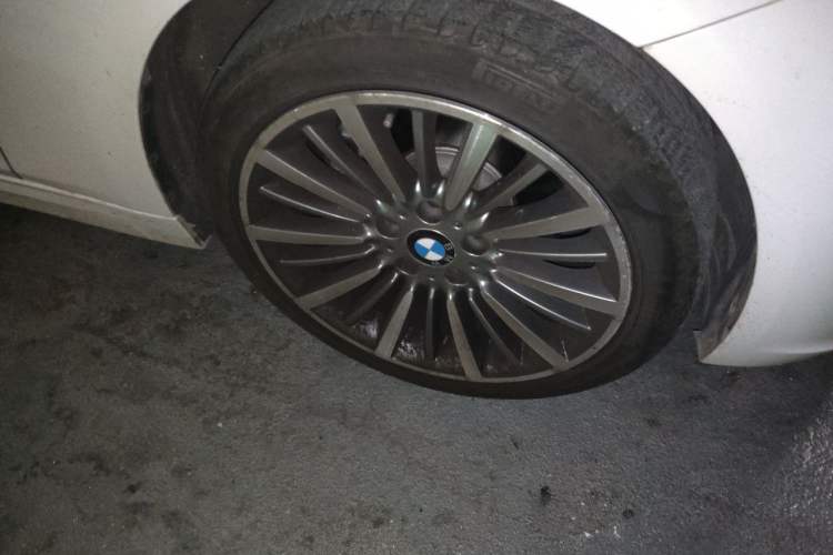 Used BMW 3 Series 2019 320Li Fashion Model Right Front Wheel Hub