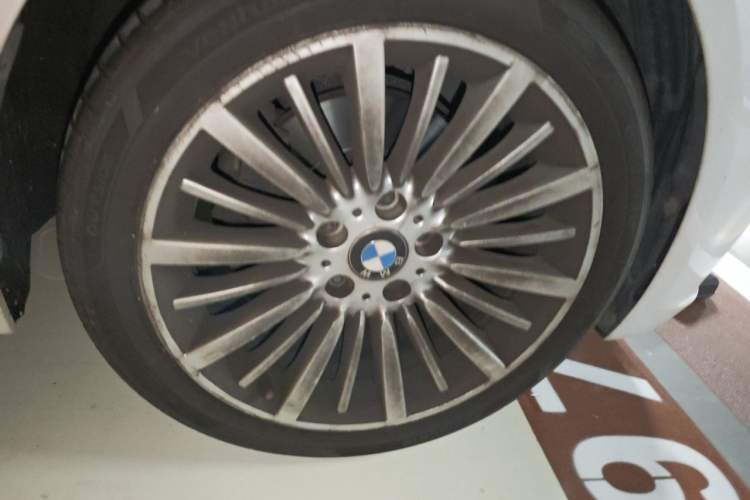 Used BMW 3 Series 2019 320Li Fashion Model Right Front Wheel Hub