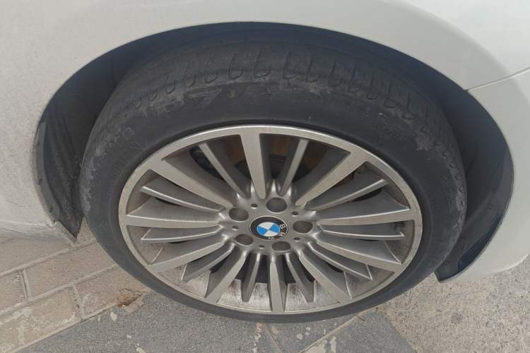 Used BMW 3 Series 2019 320Li Fashion Model Right Front Wheel Hub
