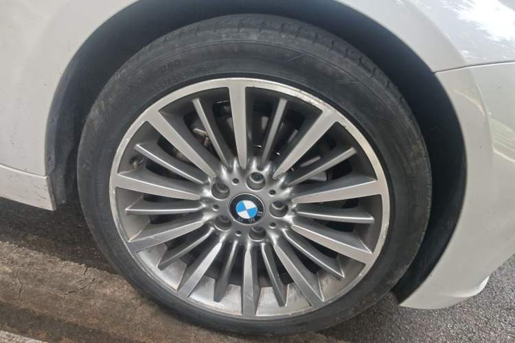 Used BMW 3 Series 2019 320Li Fashion Model Right Front Wheel Hub