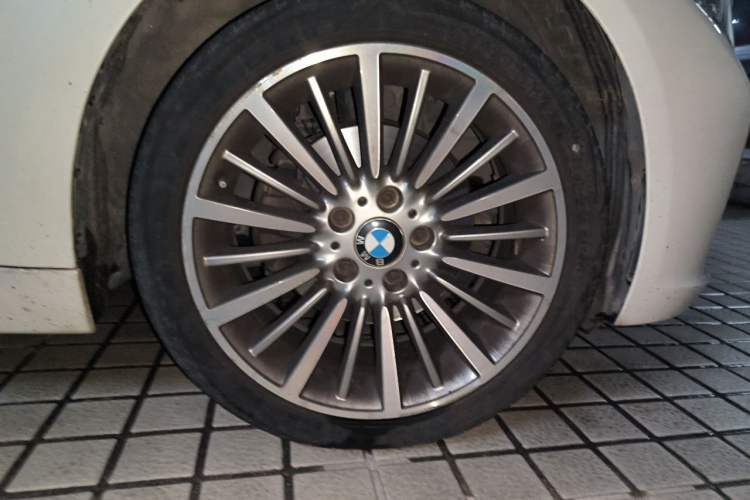 Used BMW 3 Series 2019 320Li Fashion Model Right Front Wheel Hub