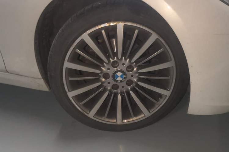 Used BMW 3 Series 2019 320Li Fashion Model Right Front Wheel Hub