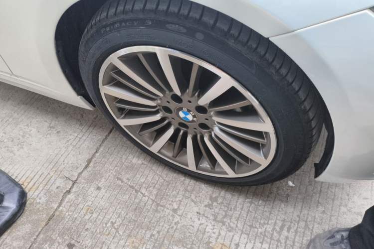 Used BMW 3 Series 2019 320Li Fashion Model Right Front Wheel Hub