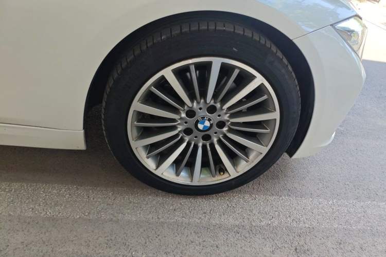 Used BMW 3 Series 2019 320Li Fashion Model Right Front Wheel Hub