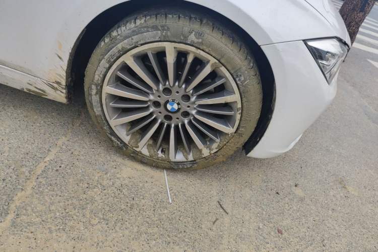 Used BMW 3 Series 2019 320Li Fashion Model Right Front Wheel Hub