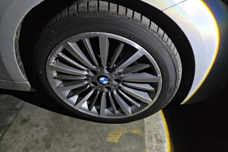 Used BMW 3 Series 2019 320Li Fashion Model Right Front Wheel Hub