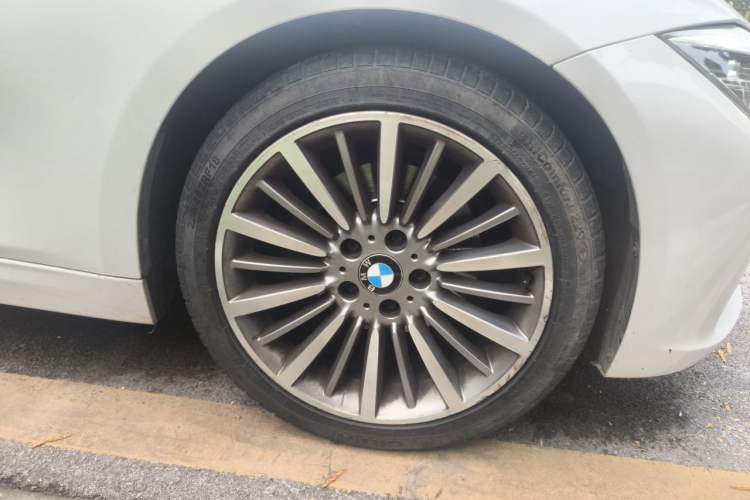 Used BMW 3 Series 2019 320Li Fashion Model Right Front Wheel Hub