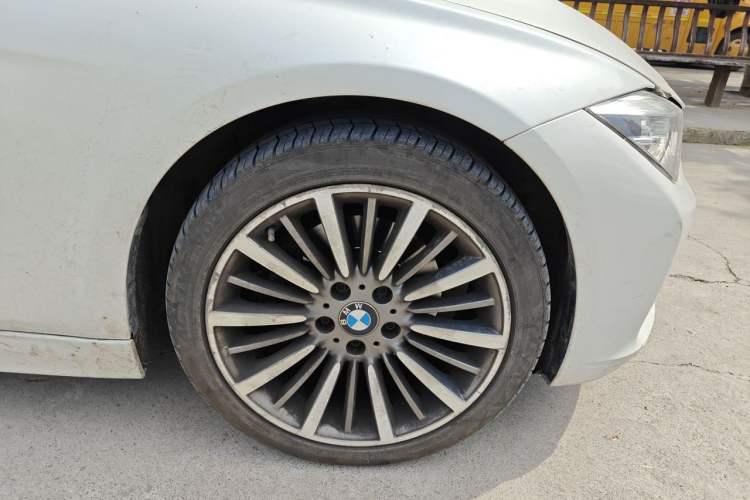 Used BMW 3 Series 2019 320Li Fashion Model Right Front Wheel Hub