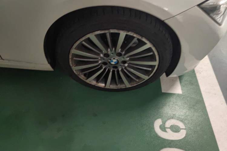 Used BMW 3 Series 2019 320Li Fashion Model Right Front Wheel Hub